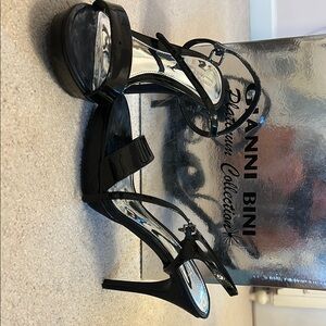 Gianni Bini Black Heels Elegant Design
